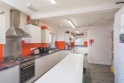 A shared bathroom kitchen in Derwent College. Example room layout. Actual layout and furnishings may vary. 